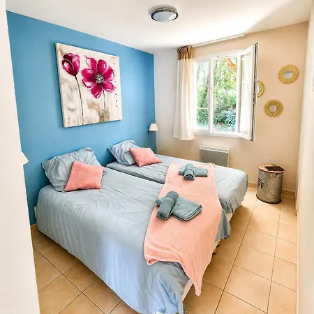 Maison De Avec Piscine A 700m De La *
